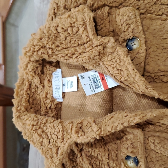 Shacket (shirt/jacket) - Picture 2 of 3